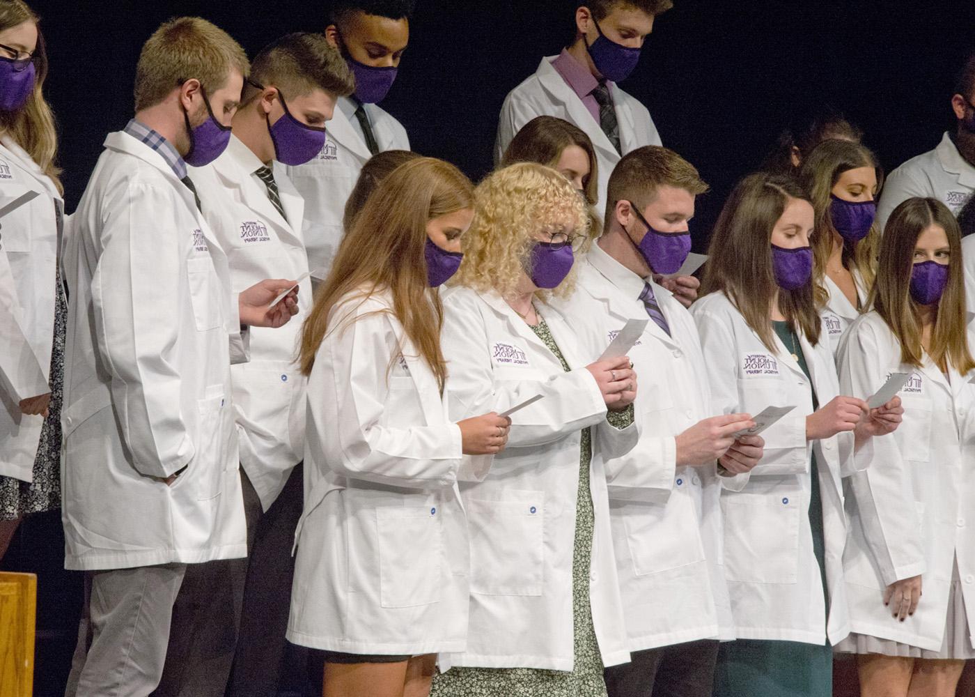 Students reading oath of the physical therapist at Mount Union's PT White Coat ceremony